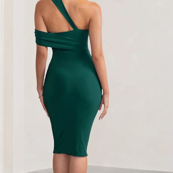 Brand new size 6 emerald green dress. Great for holiday parties. - Picture 2 of 2